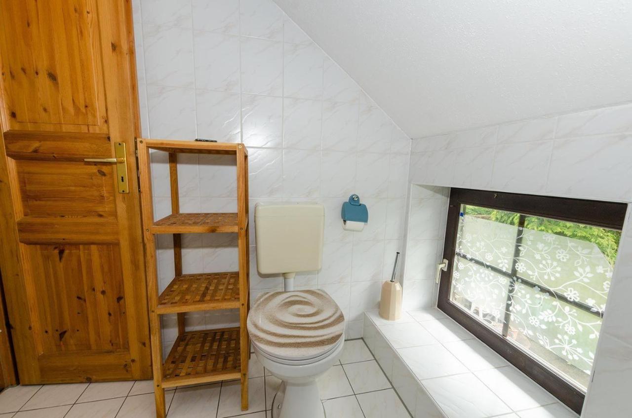3-Raum-Fewo-Fuer-4-Personen-In-Schaprode-Auf-Ruegen-Zi5 Extérieur photo